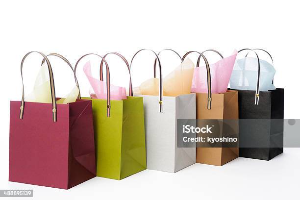列の色鮮やかな白い背景の上のショッピングバッグ - 白背景のストックフォトや画像を多数ご用意 - 白背景, 買い物袋, オレンジ色