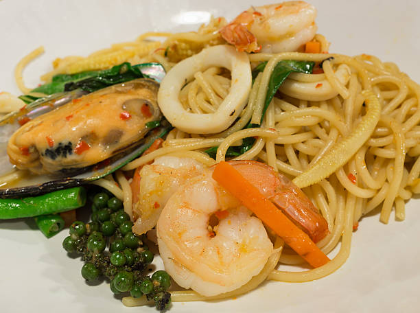 istock Spaghetti sauce drunken shrimp,shrimp focus 488903802