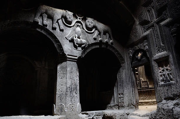 ホールの古代寺院と christian geghard ライオン、アルメニア - armenian culture armenia saint monastery ストックフォトと画像