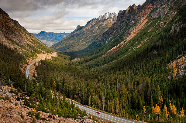 autostrada północnych gór kaskadowych - north cascades national park cascade range highway north zdjęcia i obrazy z banku zdjęć