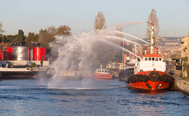 fireboat - fire boat стоковые фото и изображения