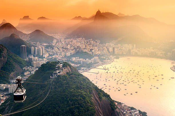 夕暮れのリオデジャネイロ - rio de janeiro corcovado copacabana beach brazil ストックフォトと画像