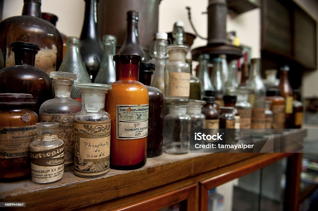 bottles of ingredients for pharmacy Old Stock Photo