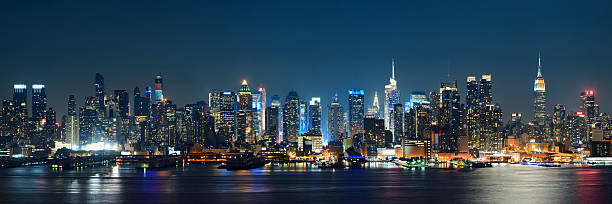 skyline di midtown manhattan - manhattan new york city night skyline foto e immagini stock