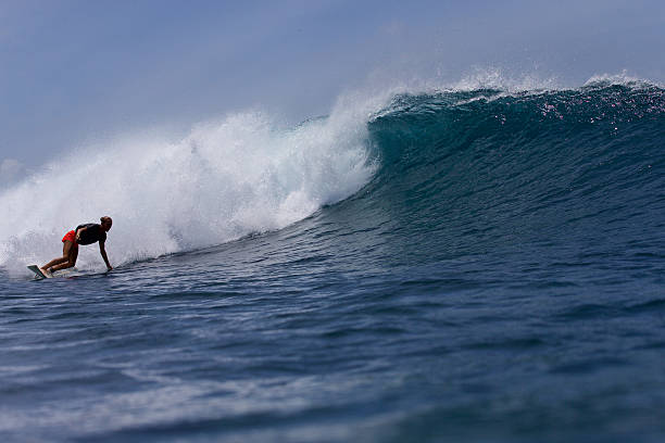 istock Surfer girl bottom turns on a wave 488956810