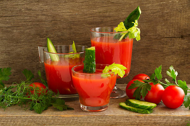 deliziosa gazpacho in una scodella. - gazpacho salsa vegan food freshness foto e immagini stock