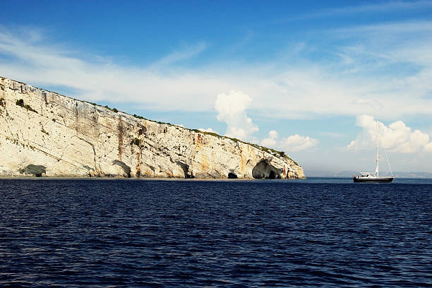 navio no mar jônico - voyagers - fotografias e filmes do acervo