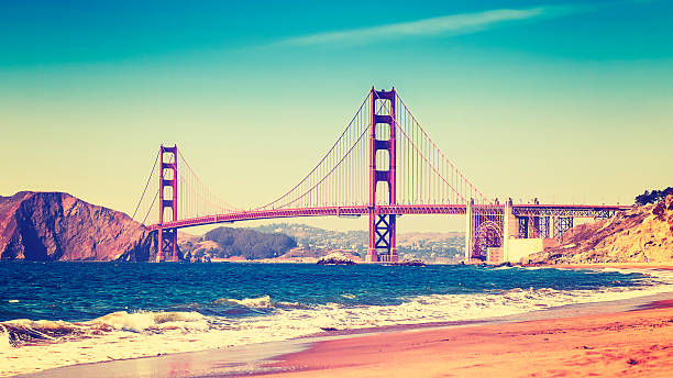 stile retrò foto di golden gate bridge, san francisco. - golden gate bridge san francisco county bridge city foto e immagini stock