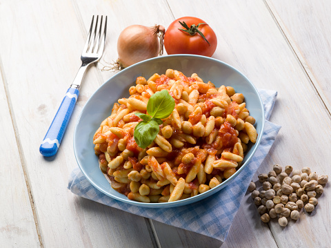 pasta cavatelli with chickpeas and tomatoes
