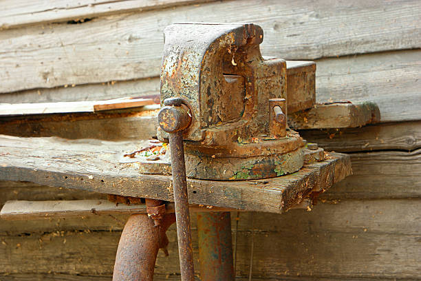 istock Old rustu all-steel vice on obsolete wooden workbench 488983862