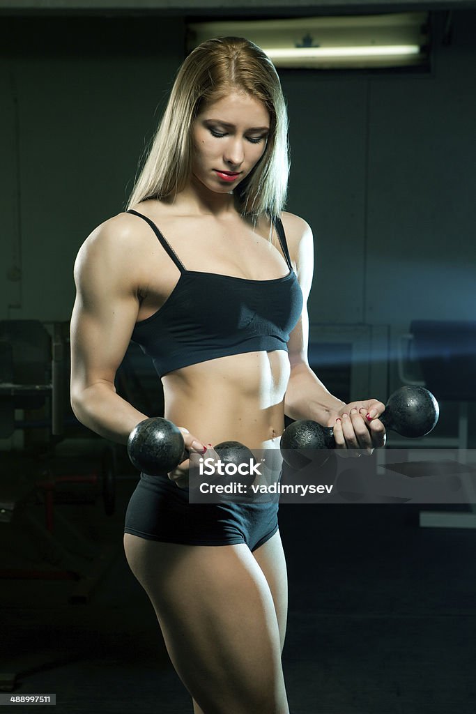 Schöne sportlich Muskulös Frau - Lizenzfrei Aktiver Lebensstil Stock-Foto