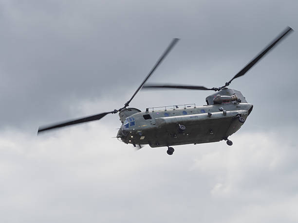 キングヘリコプター - military airplane helicopter military boeing vertol chinook ストックフォトと画像