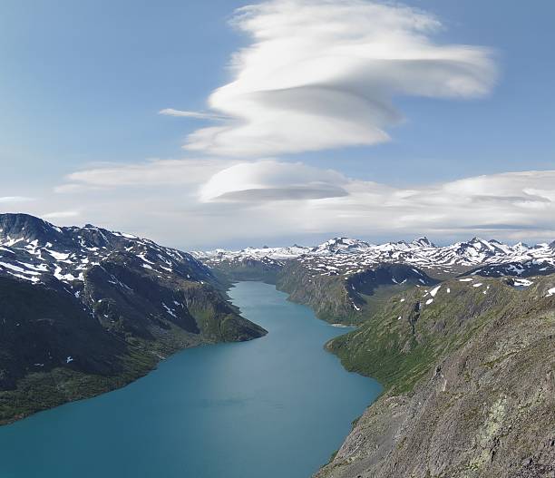 istock lake Gjende from mountain range Bessenggen 489031410