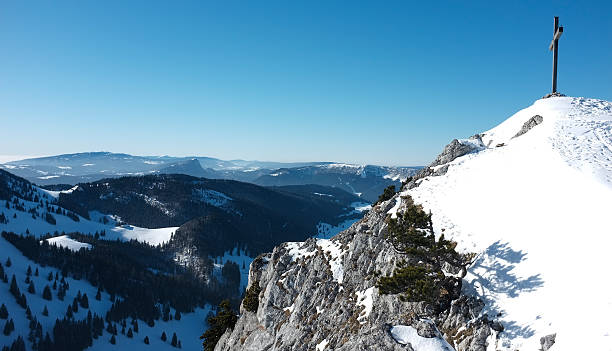 istock Swiss Jura mountain range in Winter (Aiguilles de Baulmes) 489033954