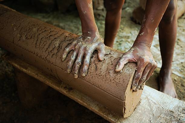 istock earthenware artistic  Forming and moldingto 489037600
