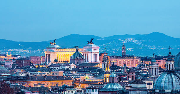 ローマ citscape パノラマ夜の 1 月に、ローマ、イタリア - rome italy city cupola ストックフォトと画像