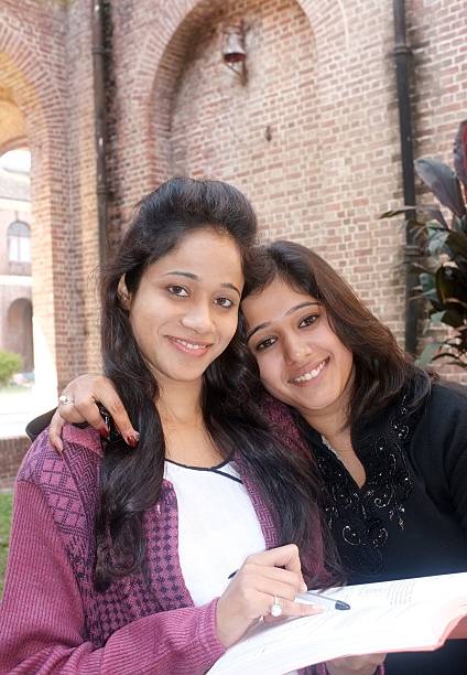 istock friendship- College Friends 489042289
