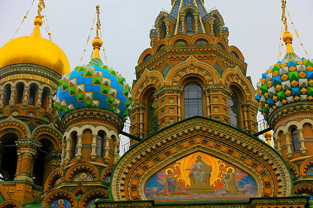 russian igreja do salvador em sangue derramado, st petersburg-detalhe - st petersburg russia russian culture church of the resurrection of christ - fotografias e filmes do acervo