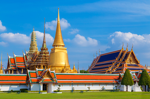 Wat Phra Kaew, templo del buda esmeralda en Bangkok, Tailandia photo
