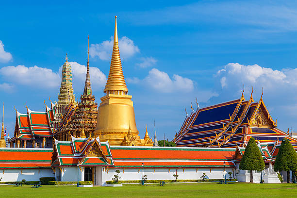 ワットプラケオ、エメラルド仏寺院は、タイバンコク - wat phra kaeo 写真 ストックフォトと画像