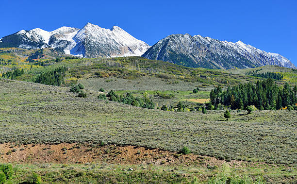 istock Alpine scenery and snow covered mountains during foliage season 489076024