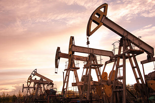 kuvapankkikuvat ja rojaltivapaat kuvat aiheesta öljypumppuja. - oil industry