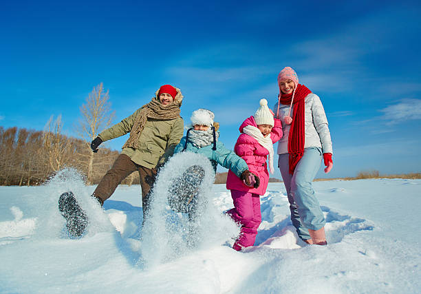 istock Family in snowdrift 489110706