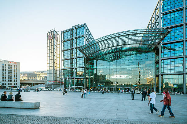 stazione centrale di berlino, germania - deutsche bundesbahn foto e immagini stock