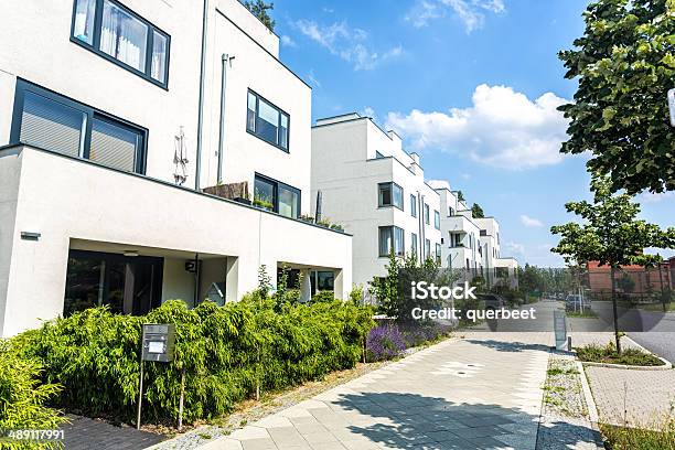 Neue Apartmentgebäude Stockfoto und mehr Bilder von Vorort-Wohnsiedlung - Vorort-Wohnsiedlung, Deutschland, Straßenverkehr