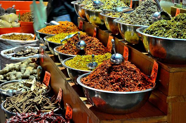 spezie e colori in oriente: mahane yehuda mercato di gerusalemme - spice market israel israeli culture foto e immagini stock