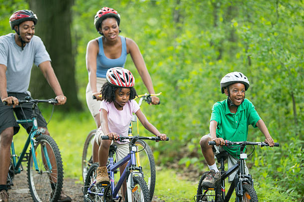 istock Family Cycling 489120659