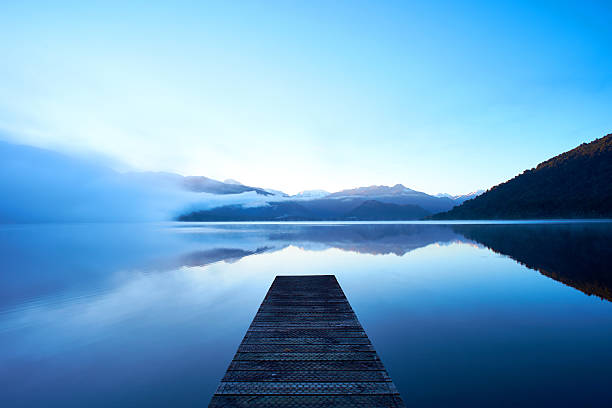 istock Lake Kaniere At Dawn 489125152