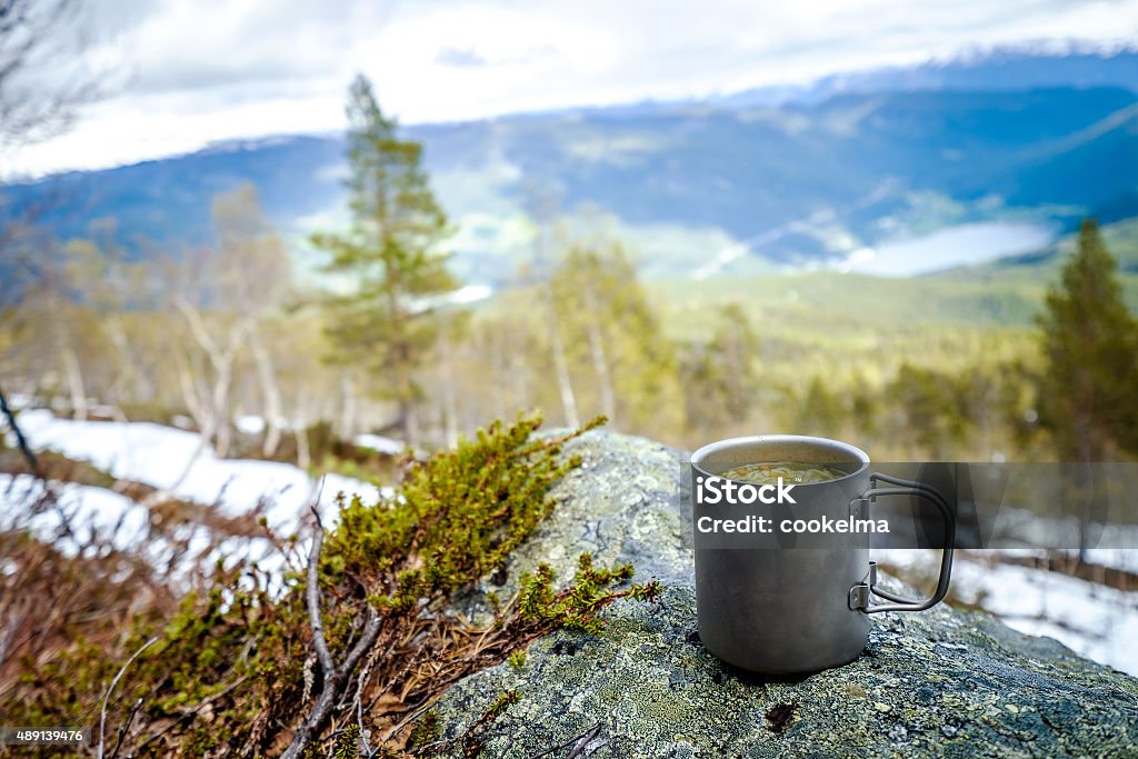Titanio taza de viaje - Foto de stock de Camping libre de derechos