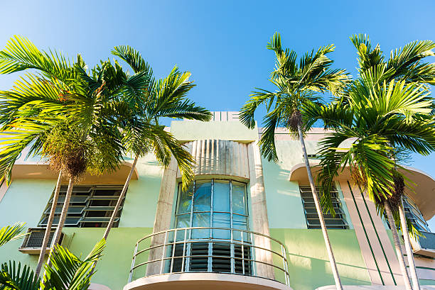 istock Art Deco building in Miami Beach 489150464