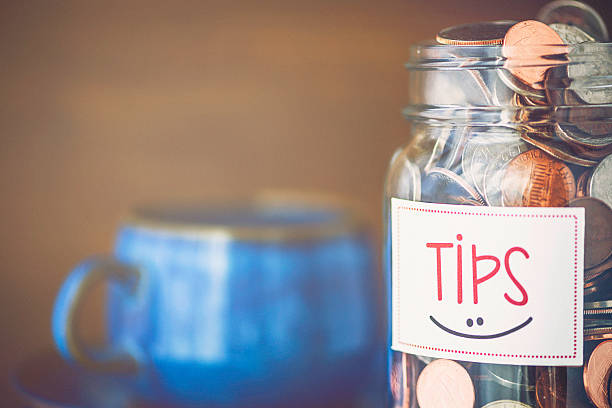 こて先の瓶のコーヒーショップやレストランがございます。米国通貨 - tip jar finance thank you ストックフォトと画像