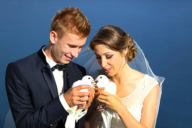 istock Wedding couple with pigeons 489152460