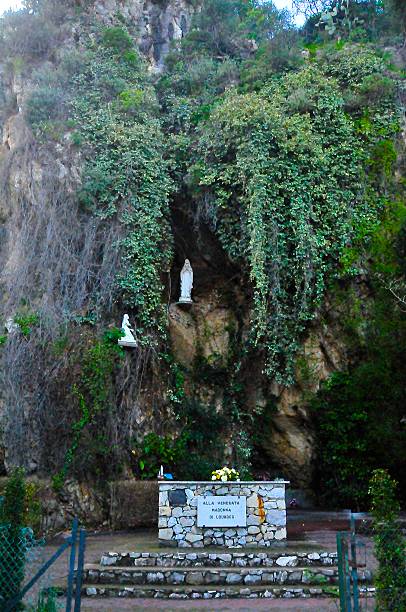 istock MaDonna Statue in Taormina 489189731