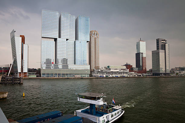 новая гавань города в роттердам, нидерланды - harbor editorial industrial ship container ship стоковые фото и изображения