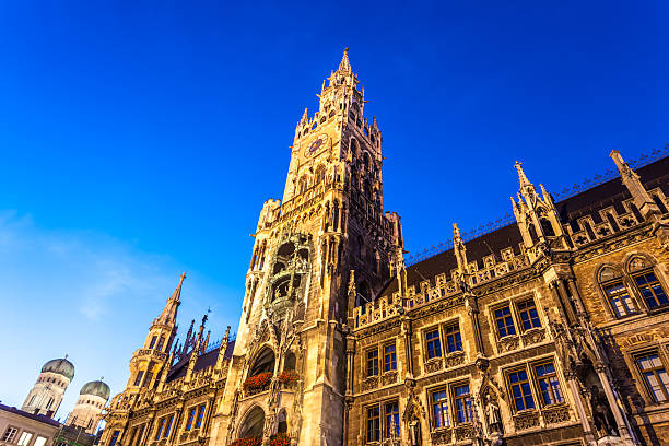 istock Munich town hall in the night 489191669