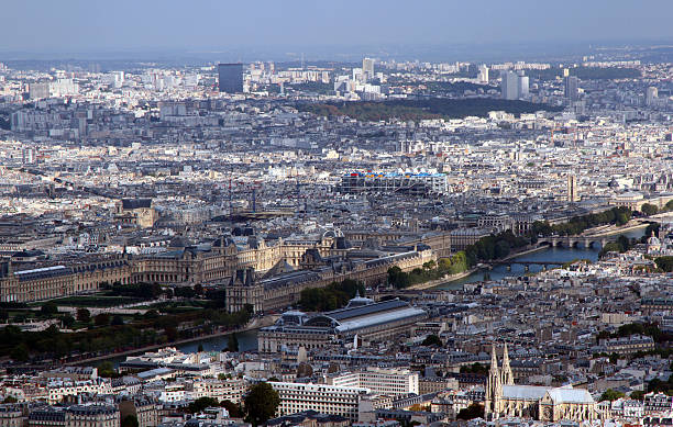 paisagem urbana de paris - paris france roof apartment aerial view - fotografias e filmes do acervo