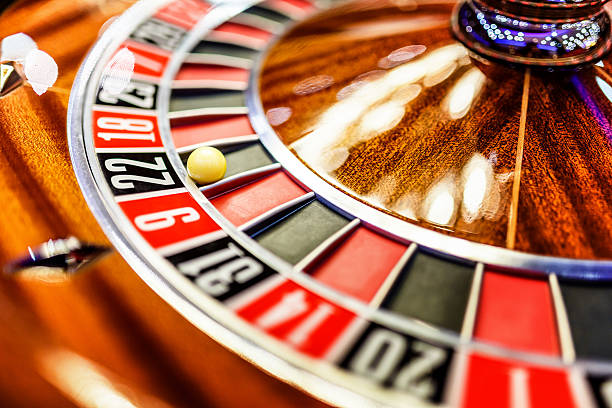 casino rueda de ruleta - roulette table fotografías e imágenes de stock