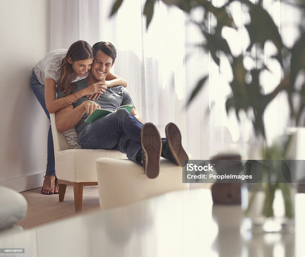 Genießen Sie Ihr Buch, Honig? - Lizenzfrei Paar - Partnerschaft Stock-Foto