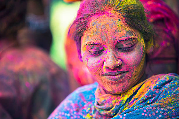 istock Indian colorful beautiful woman 489223045