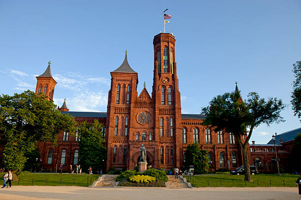 facciata dello smithsonian castello di washington, d.c. - smithsonian institution foto e immagini stock