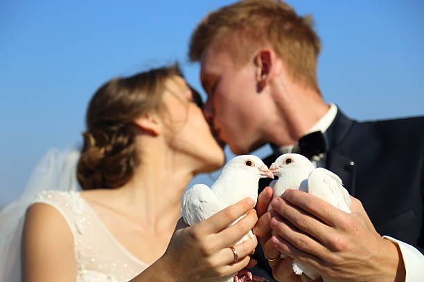 istock Wedding couple with pigeons 489255254