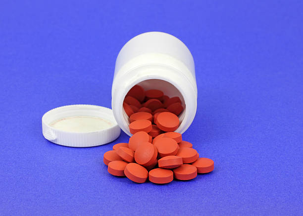 generische tablet ibuprofen schmerzen reliever - ibuprofen stock-fotos und bilder