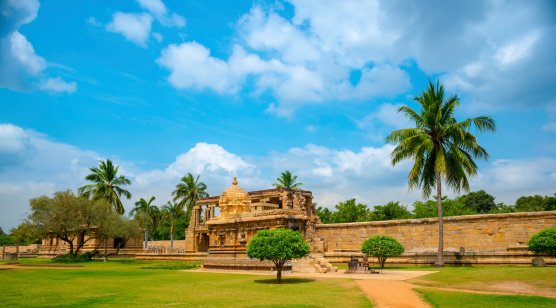 Vista del antiguo Gangaikonda Cholapuram Temple photo