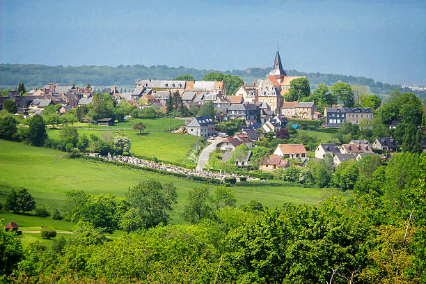 paesaggio di beaumont en auge in normandia, la francia - stile normanno foto e immagini stock