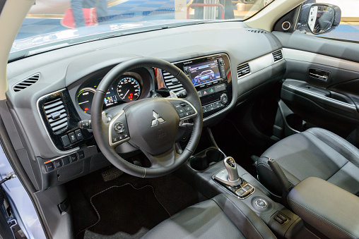  Mitsubishi Outlander Phev Plug In Hybrid Car Interior Foto de stock