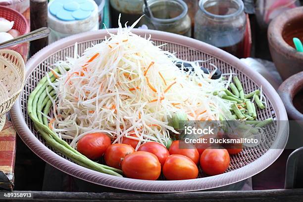 Thai Papaia Salada - Fotografias de stock e mais imagens de Adulação - Adulação, Alimentação Saudável, Almoço